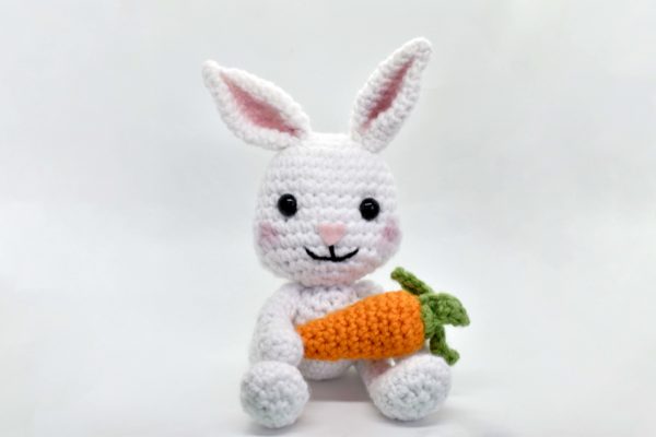 crochet bunny rabbit holding a crochet carrot
